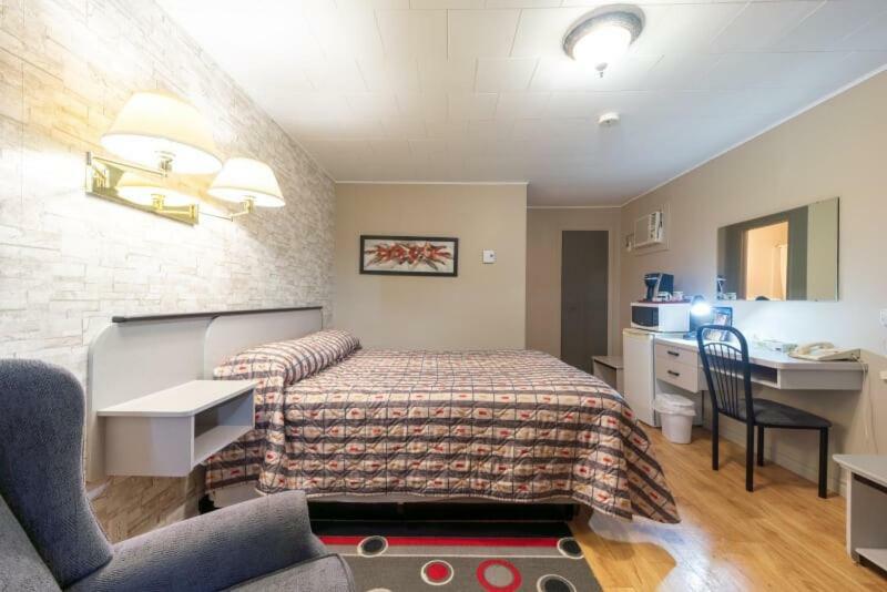 Motel Claude Degelis Екстериор снимка