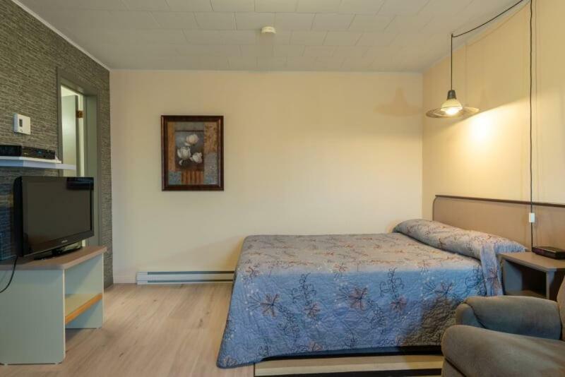Motel Claude Degelis Екстериор снимка