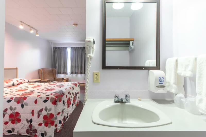 Motel Claude Degelis Екстериор снимка
