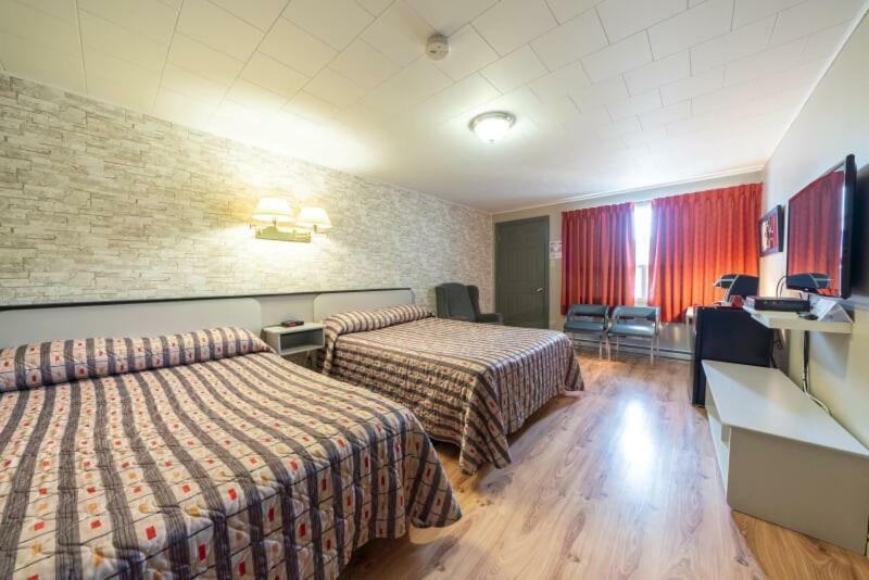 Motel Claude Degelis Екстериор снимка