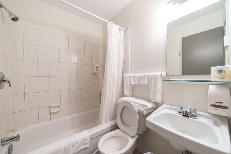 Motel Claude Degelis Екстериор снимка