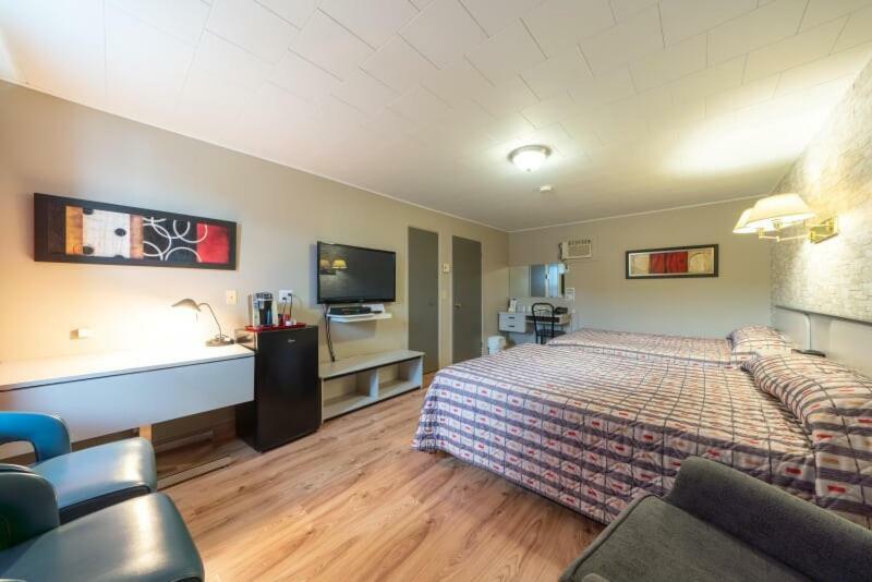 Motel Claude Degelis Екстериор снимка