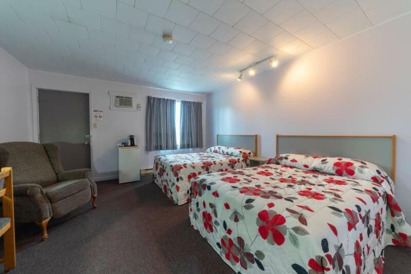 Motel Claude Degelis Екстериор снимка