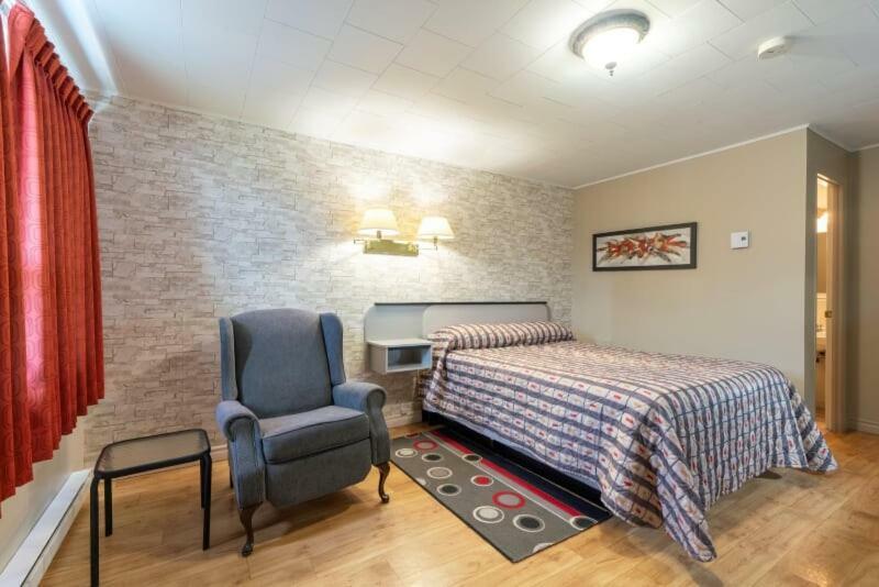 Motel Claude Degelis Екстериор снимка