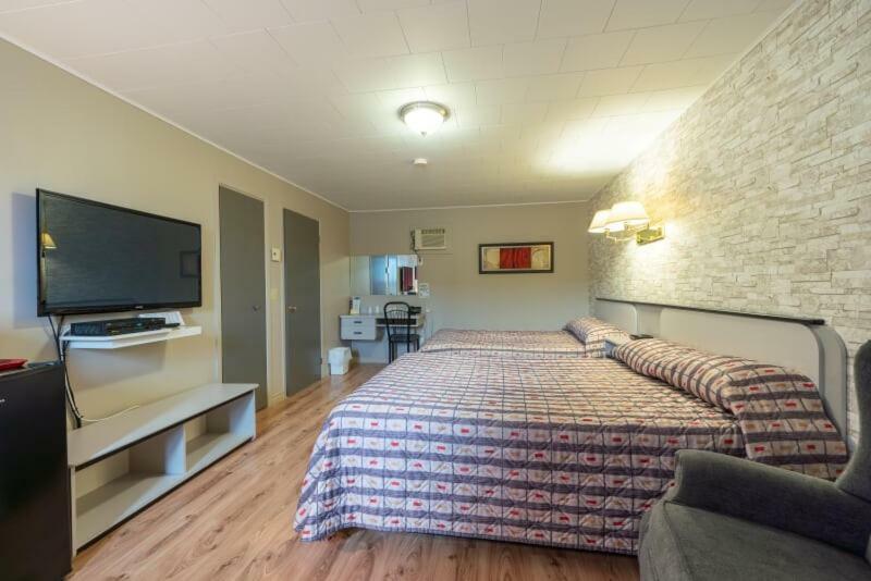 Motel Claude Degelis Екстериор снимка